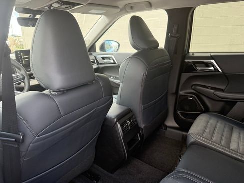 New 2026 Mitsubishi Outlander AWD image 23