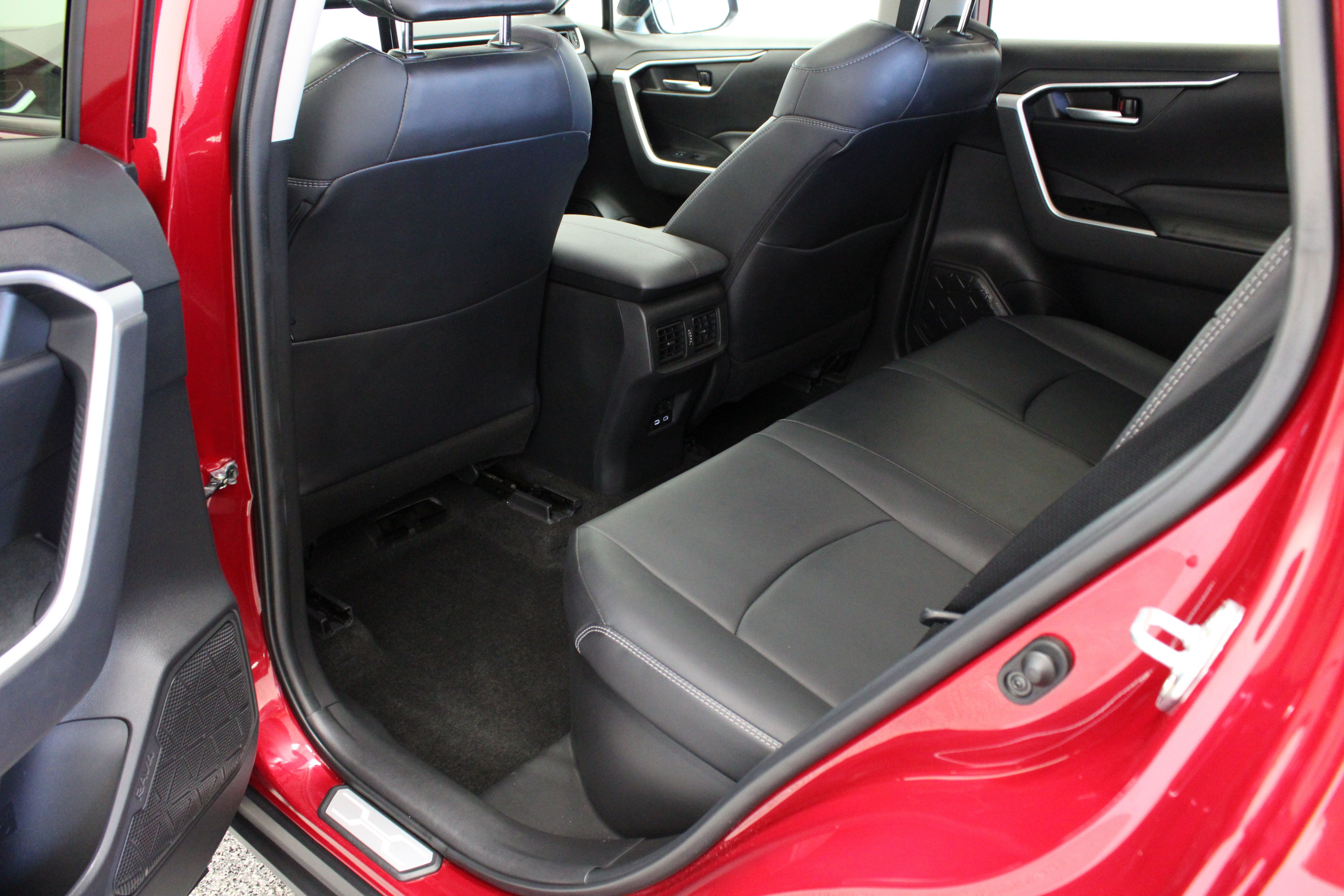 Used 2023 Toyota RAV4 XLE Premium AWD/4WD image 27