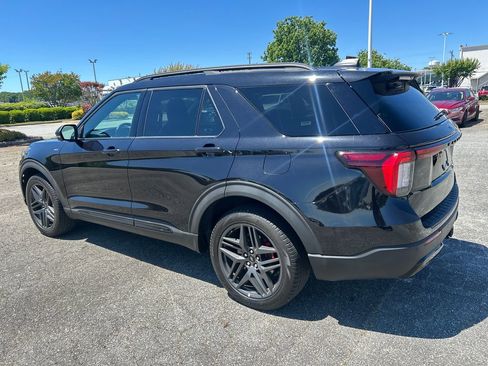 Used 2025 Ford Explorer ST-Line w/ ST-Line Street Pack AWD/4WD image 3