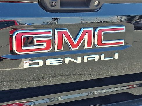 New 2026 GMC Canyon Denali image 12