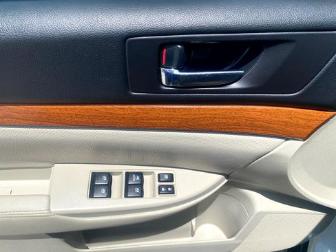 Used 2014 Subaru Outback 2.5i Limited w/ Moonroof Package image 16