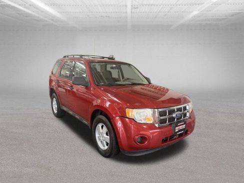 Used 2010 Ford Escape XLS FWD image 3