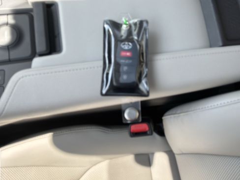 Used 2025 Toyota Grand Highlander FWD image 37