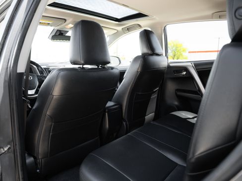 Used 2018 Toyota RAV4 XLE AWD/4WD image 23