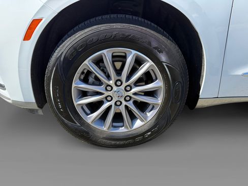 Used 2024 Buick Enclave Premium image 9