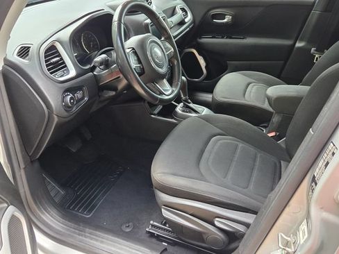 Used 2020 Jeep Renegade Latitude FWD image 9