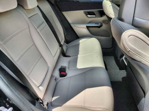 Used 2025 Mercedes-Benz GLC 300 4MATIC image 22