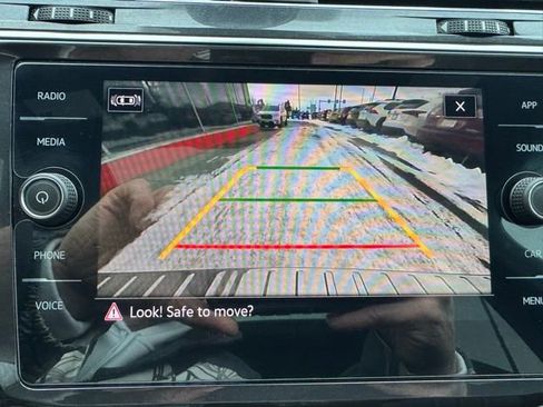 Used 2022 Volkswagen Tiguan SE R-Line image 21