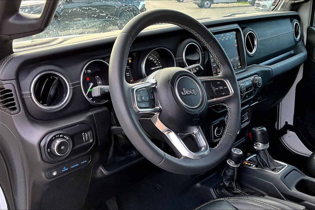 Used 2023 Jeep Wrangler Unlimited Sahara AWD/4WD image 12