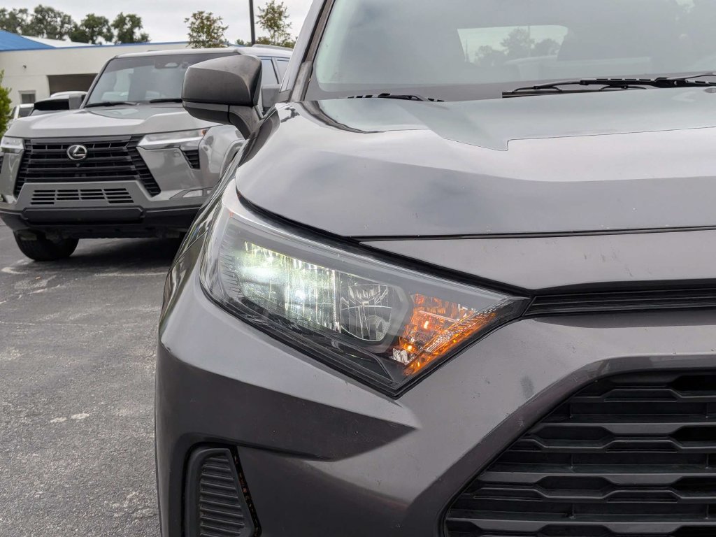 Used 2021 Toyota RAV4 LE FWD image 10