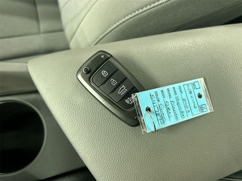 Used 2023 Hyundai Elantra SE image 12