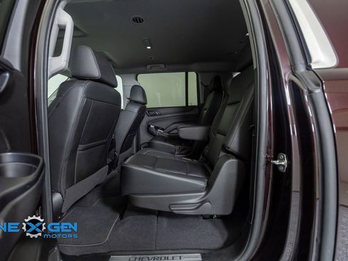 Used 2020 Chevrolet Suburban LT w/ Luxury Package AWD/4WD image 28