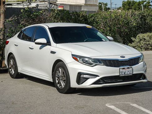 Used 2020 Kia Optima LX image 3