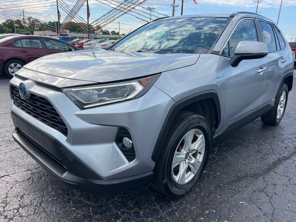 Used 2021 Toyota RAV4 XLE AWD/4WD image 3