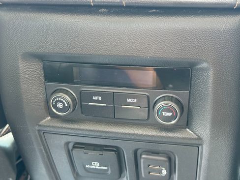 Used 2020 Chevrolet Traverse RS image 36