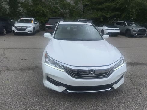 Used 2017 Honda Accord EX image 18