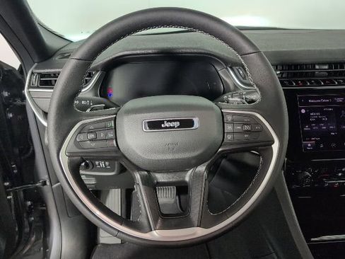 New 2025 Jeep Grand Cherokee L Altitude image 14