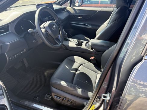 Certified 2023 Toyota Venza Limited AWD/4WD image 3