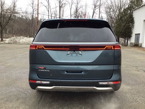 Used 2023 Kia Carnival SX Prestige image 7