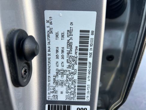 Used 2019 Toyota Tacoma TRD Off-Road AWD/4WD image 40