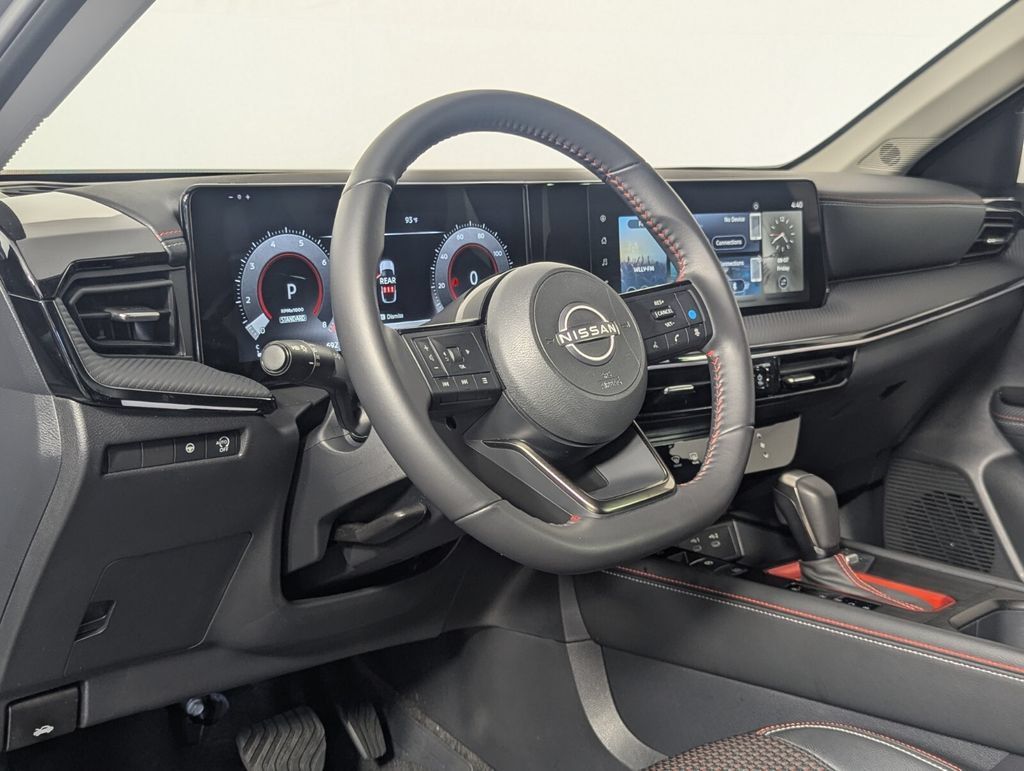 Used 2025 Nissan Kicks SR FWD image 10
