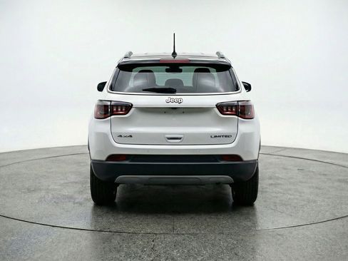 Used 2025 Jeep Compass Limited image 7