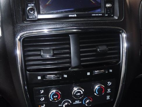 Used 2018 Dodge Grand Caravan SXT FWD image 16