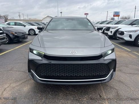 Used 2023 Toyota Crown XLE image 2