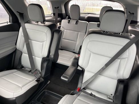 Used 2021 Ford Explorer XLT w/ Equipment Group 202A image 17