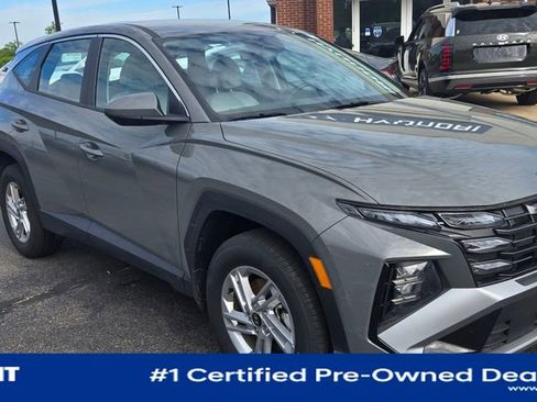 Used 2025 Hyundai Tucson SE AWD/4WD image 1