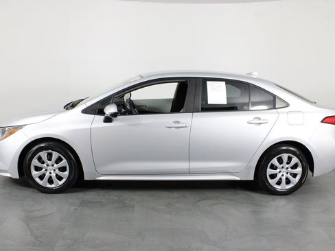 Used 2022 Toyota Corolla LE image 11