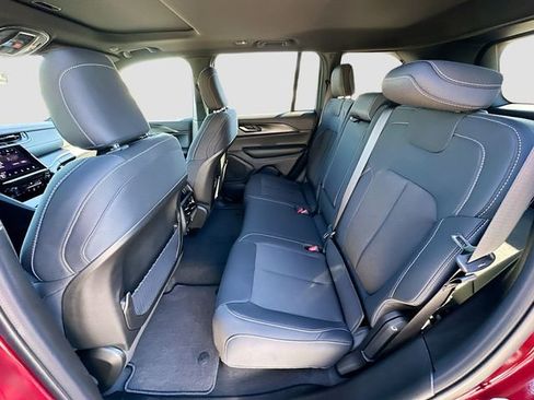 New 2025 Jeep Grand Cherokee Laredo image 16