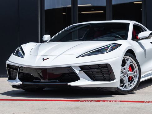 Used 2021 Chevrolet Corvette Stingray Preferred Cpe w/ 2LT RWD image 3
