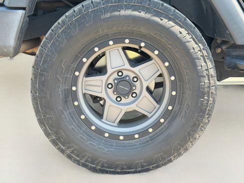 Used 2017 Jeep Wrangler Unlimited Sport w/ Quick Order Package 24S AWD/4WD image 8