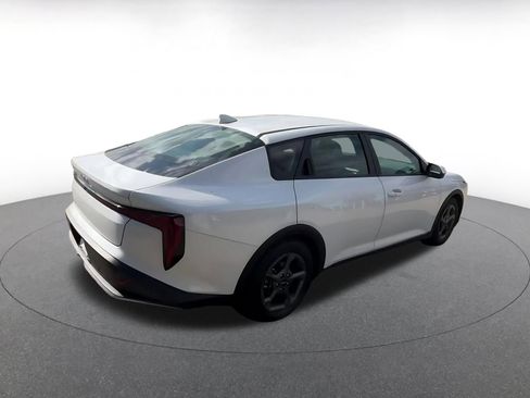 Used 2025 Kia K4 LXS image 15