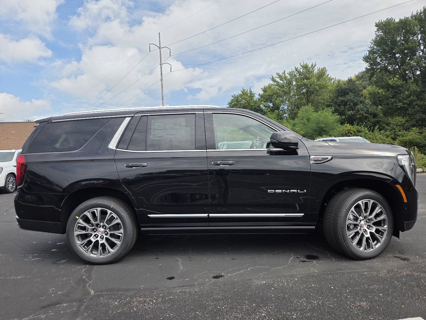 New 2026 GMC Yukon Denali w/ Denali Reserve Package AWD/4WD image 22