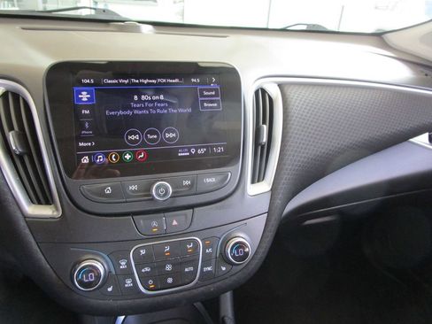 Used 2024 Chevrolet Malibu LT image 28