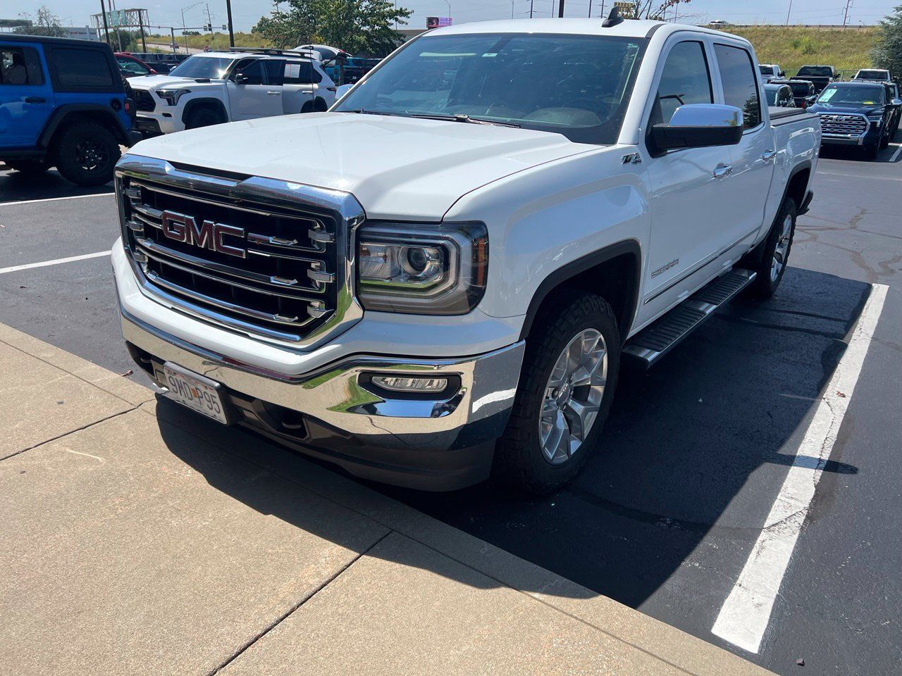 Used 2018 GMC Sierra 1500 SLT w/ SLT Premium Package AWD/4WD image 3