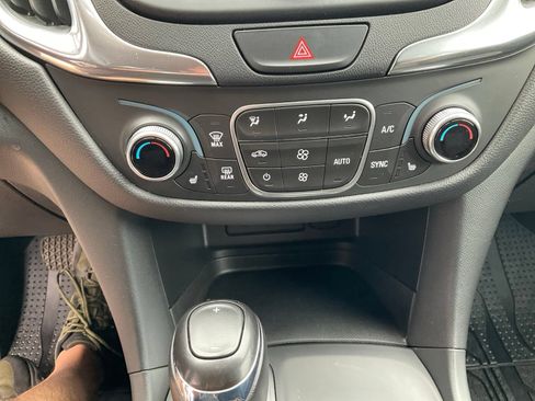 Used 2019 Chevrolet Equinox LT FWD image 10