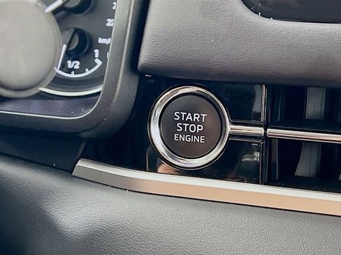 Used 2025 Mitsubishi Outlander SE image 16