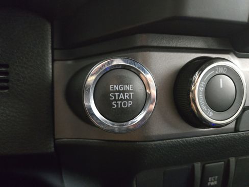 Used 2021 Toyota Tacoma TRD Off-Road AWD/4WD image 23