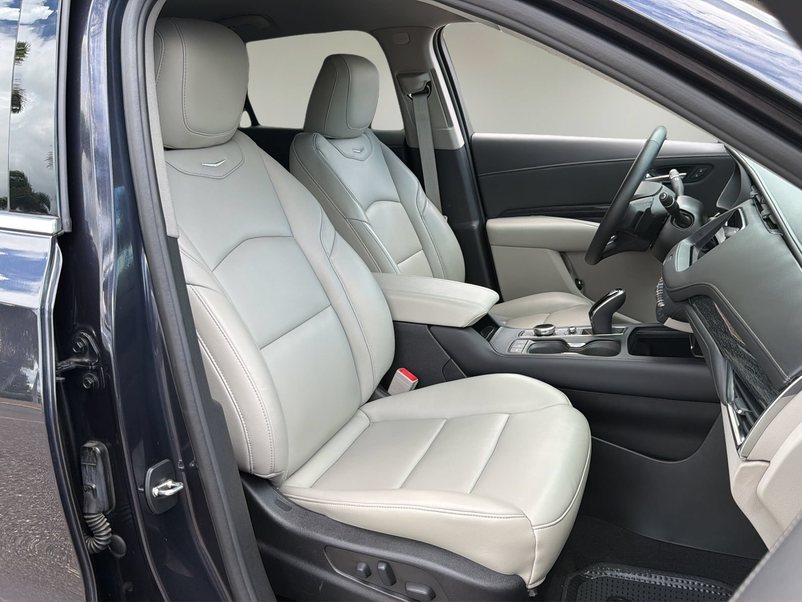 Certified 2023 Cadillac XT4 Premium Luxury w/ Technology Package FWD image 19