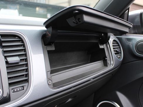 Used 2014 Volkswagen Beetle 1.8T image 21