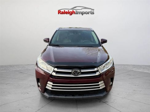 Used 2017 Toyota Highlander XLE FWD image 3