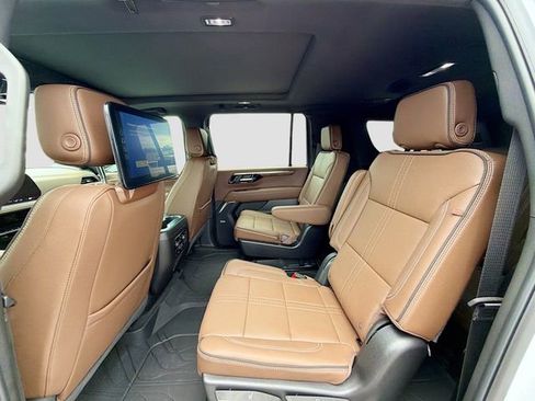 Used 2026 Chevrolet Suburban High Country AWD/4WD image 23