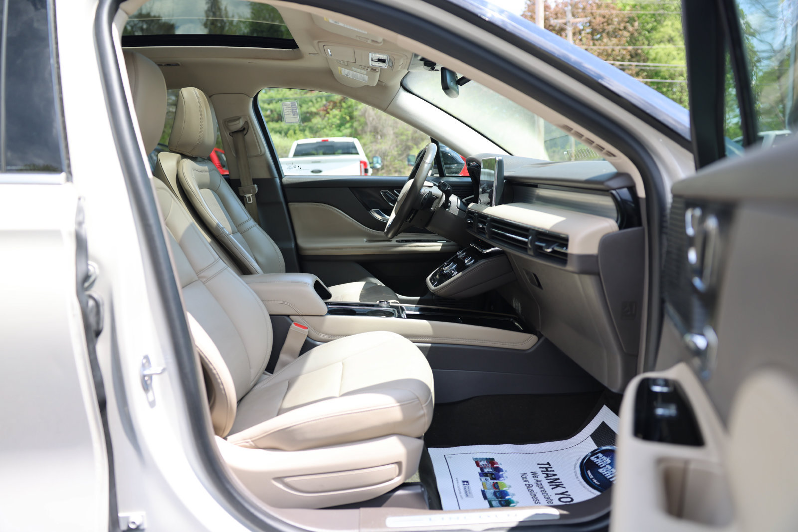 Used 2022 Lincoln Corsair AWD w/ Premium Package image 9