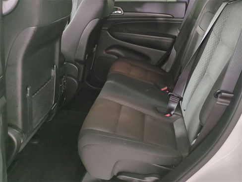 Used 2020 Jeep Grand Cherokee Laredo image 23