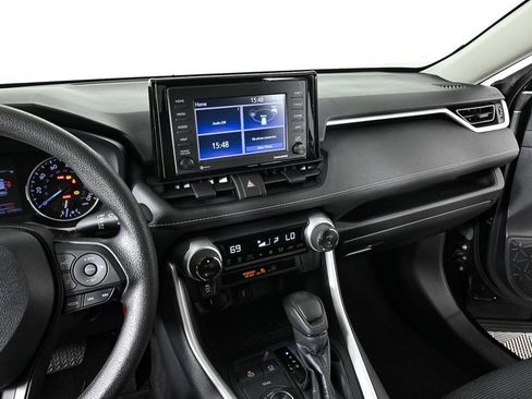 Used 2022 Toyota RAV4 LE image 12