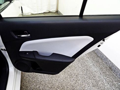 Used 2018 Toyota Prius Prime Advanced FWD image 12