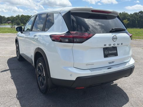 Certified 2025 Nissan Rogue SV FWD image 5